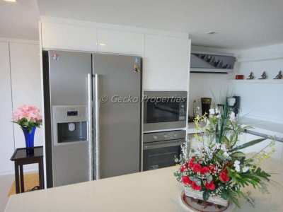 4 bed 5 bath Sea view Condo for sale  in Wongamat area of 