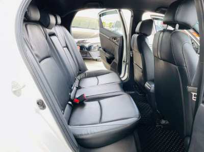 HONDA CIVIC 1.5 RS Turbo  Hatchback AUTO  5ประตู  รถปี 2017  รถสีขาว