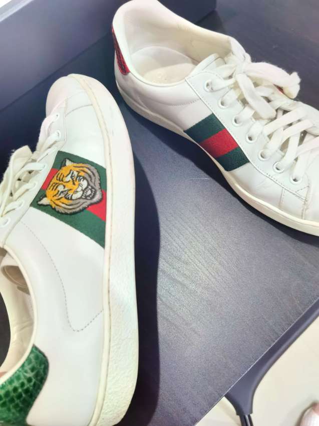 Gucci shoes mens 9.5 like new