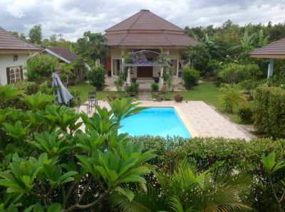 Quiet property with pool and beautiful big garden