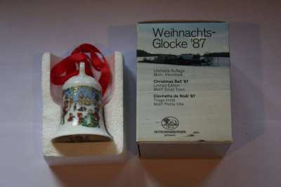 Hutschenreuther Porcelain Christmas Bell 1987 - Small Town