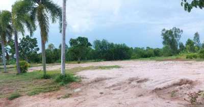 2 land plots only 900 meters from Mae Ramphueng beach!