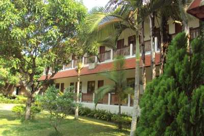 A large resort 2floor house and a 3 storey dormitory house, Saraphi