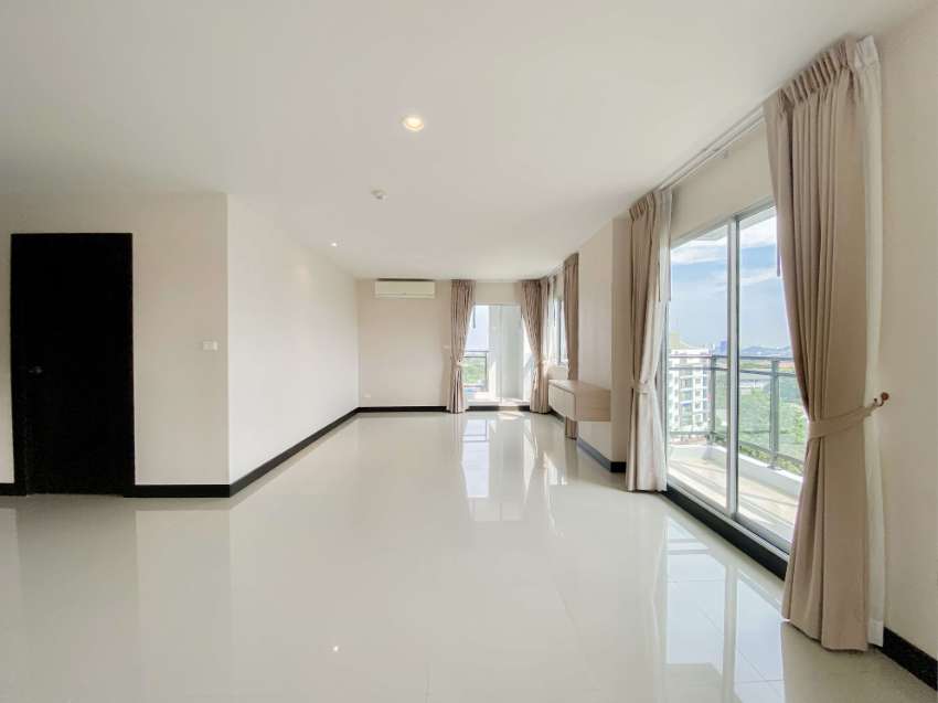 Very large 2 bedroom condo with a stunning 180 degree view in Hua Hin