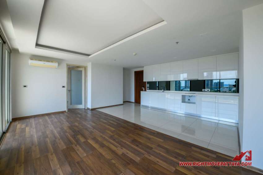 A stunning luxury apartment, high floor, 360 degree sea views