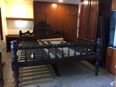 Antique 4 poster bed