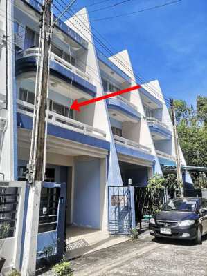 3 storey beach house 180 meters from the beach! Now 2,895,000 THB!