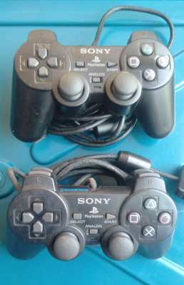 Playstation PS2 controllers (X2)