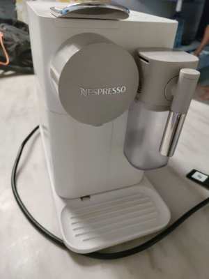Nespresso Latissimo Coffee Machine 