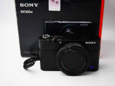 Sony RX100 M4, Carl ZEISS Vario-Sonnar T* f/1.8-2.8 24-70mm in Box
