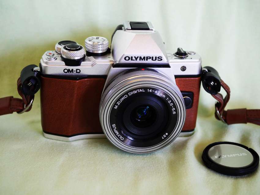 OLYMPUS Fox-Brown Limited Edition OM-D E-M10 Mark II (only 3500 units)