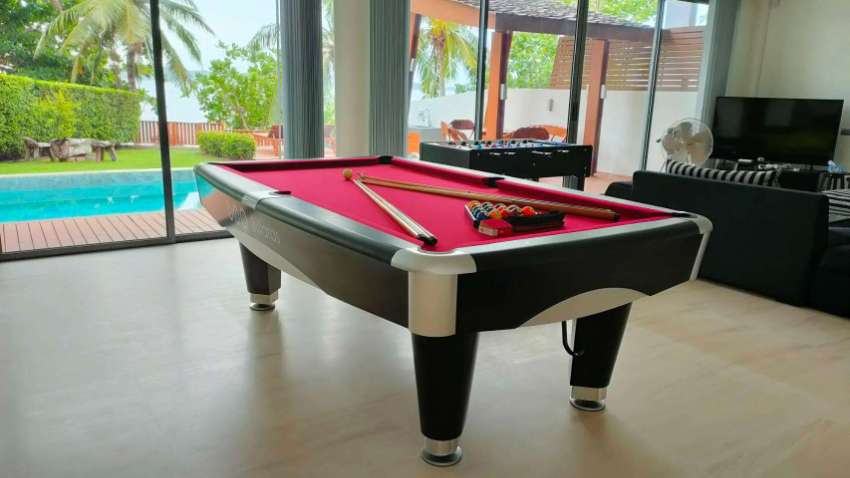 Pool table Mustang - Best playing pool table for the price by far +acc