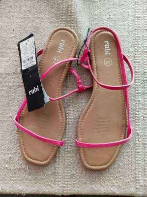 New Strapped Pink Sandles – Size 39