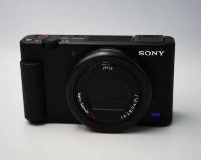 Sony ZV-1 Vlog camera, Carl ZEISS 24-70mm f/1.8-2.8, ZV1, Z-V1, ZV 1