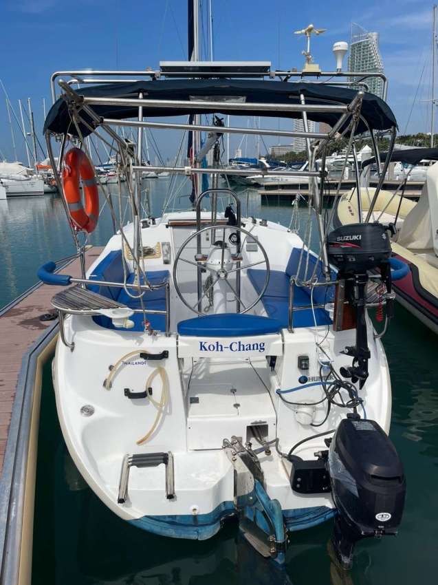 Hunter 25 with spacious cockpit and shallow draft for sale