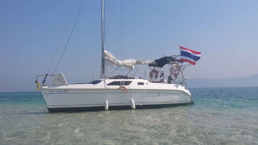 Hunter 25 with spacious cockpit and shallow draft for sale