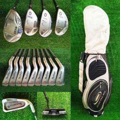 MacGregor full set of golf clubs in bag