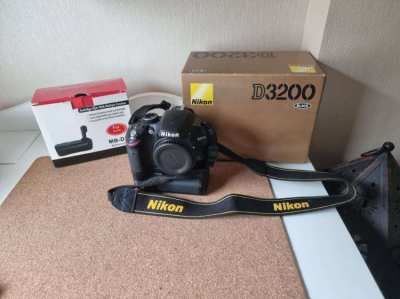 Nikon D3200 digital camera + lenses + tripod +++