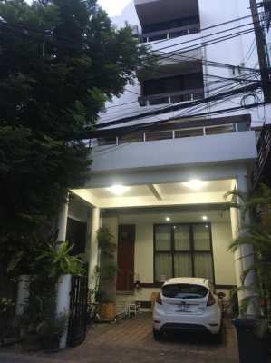 Sell Contemporary Townhouse in Moo Ban Home Place, Sukhumvit 71, BKK