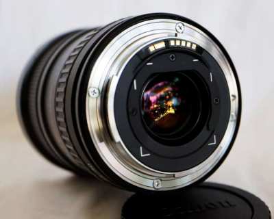 Canon EF 17-40mm F/4L USM Ultra Wide Angle Zoom Lens