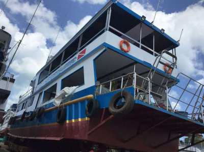 DAILY DIVING DOUBLE DECKER BOAT 86 FT
