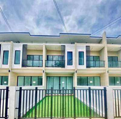 Brand New & Fully Furnished Townhouse For Sale ! 