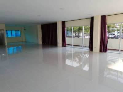 condo/shop corner unit 141sqm, muang , reduced now 2.5m this year only
