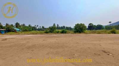 Land for sale in Sam Roi Yot - 2 Kms to the beach – Mountain views.