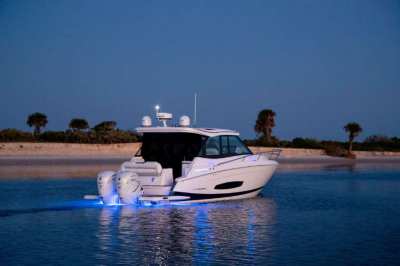 NEW 2022 Regal 36 XO with Twins 425x2 Outboard Yamaha (Length 41 F)