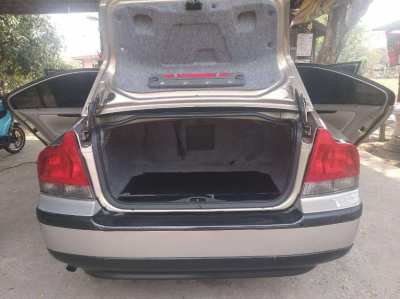 2003 Volvo S60. Very safe car, excellent condition and well maintained