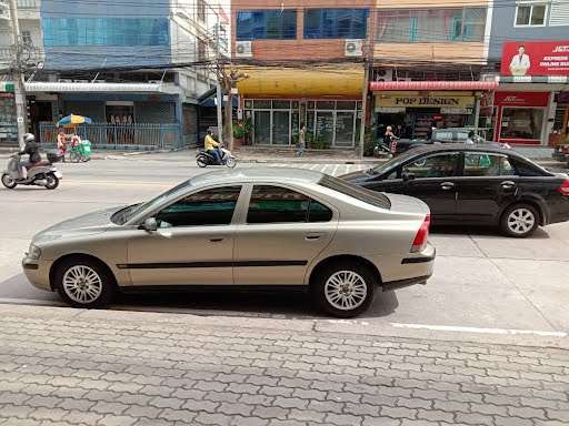 2003 Volvo S60. Very safe car, excellent condition and well maintained