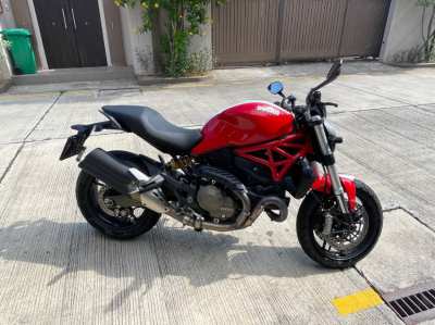 Ducati 821 Monster