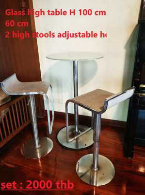 Bar : high table with 2 high footstool