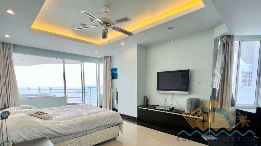 Beachfront 3 Bedroom condo at Fantastic Price - For Sale