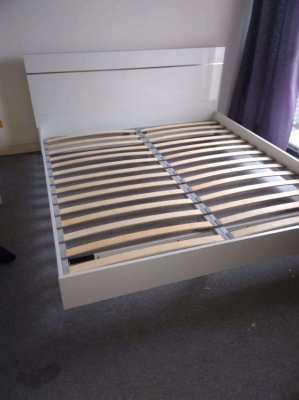 6 ft bedframe for sale