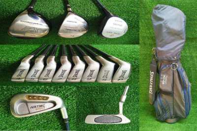 Full set of Spalding golf clubs in bag