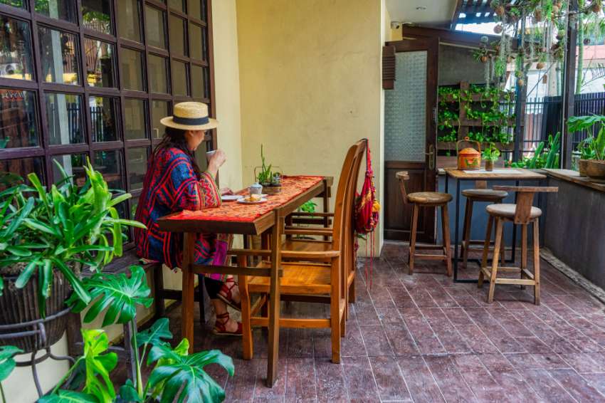 Restaurant/coffee shop for sale in the heart of Chiang Mai