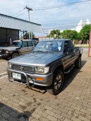 Toyota SR5 LN111 collectors pickup truck-imported from Japan