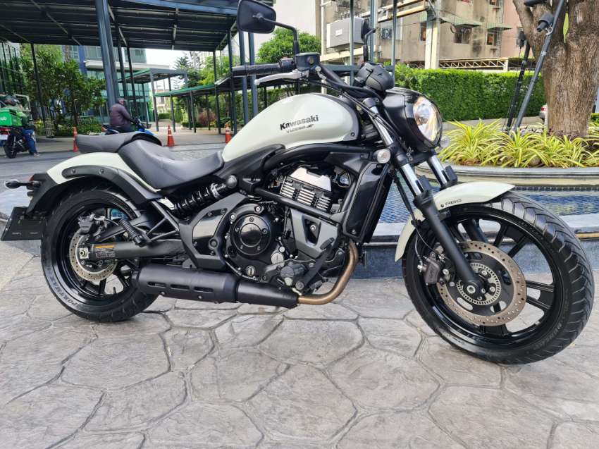 Hardly used, 2015 Kawasaki Vulcan S 650 for sale - immaculate.