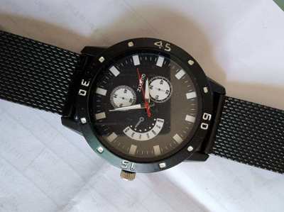 New nice looking black watch
