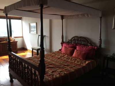 เตียงไม้สักสี่เสาโบราณพม่า