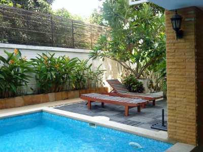 2 storey detached house in the area of private swimming pool house for sale