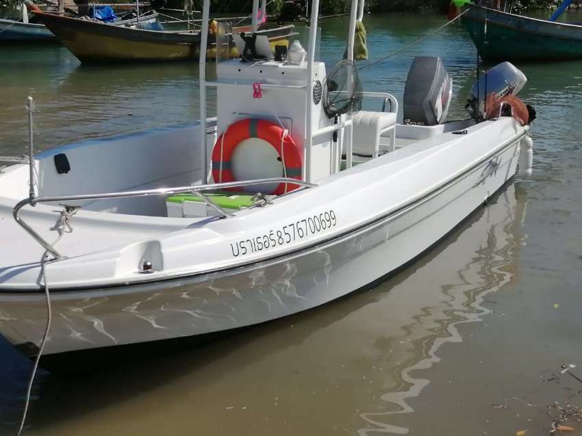 Center console fishing boat for sale 20 Ft