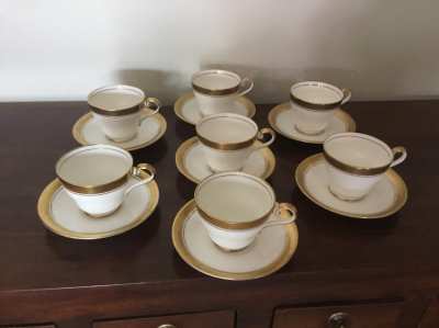 7 Aynsley Argosy Vintage Tea Cupe and Saucers