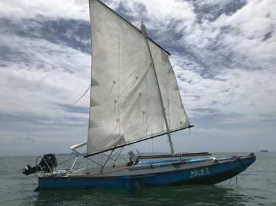 Updated: Cabin Sailboat with 9.8HP Tohatsu engine and trailer