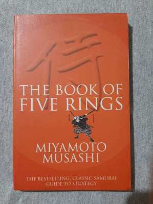 Miyamoto Musashi - The Book of Five Rings; The Classic Samurai Guide t