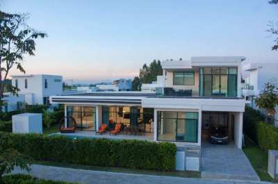 Modern pool villa for rent