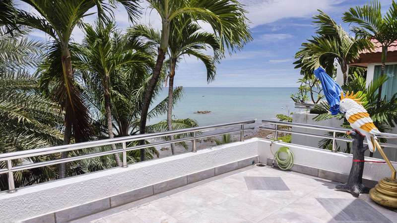 Baan Rimpha: 3 bed, 360m2 beachfront-villa, in foreigner quota and pri