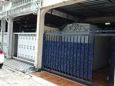 SALE OLD TOWN HOUSE 2 STOREY 2 BED IN THE SMALL VILLAGE SUKHUMVIT39