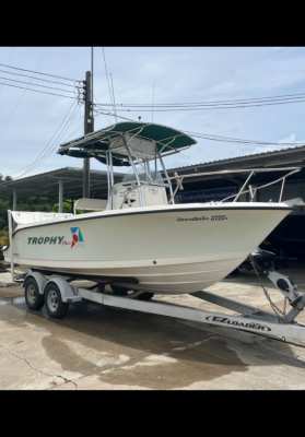 Trophy Pro 2103 Centre Console fishing boat, USA made